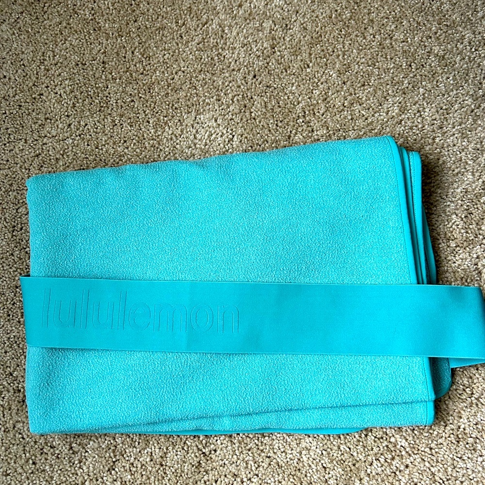 Lululemon Yoga Mat Towel with Grip, Brand New, Never Used
